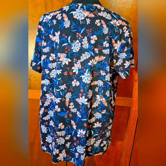 🇺🇸CROFT & BARROW women's red, white and blue floral v-neck t-shirt. Size XXL - Picture 4 of 5